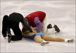 Канадский фигурист ударил партнершу коньком в лицо (фото)