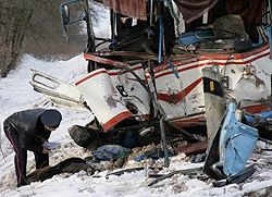 Грузовик врезался в пассажирский автобус: есть жертвы