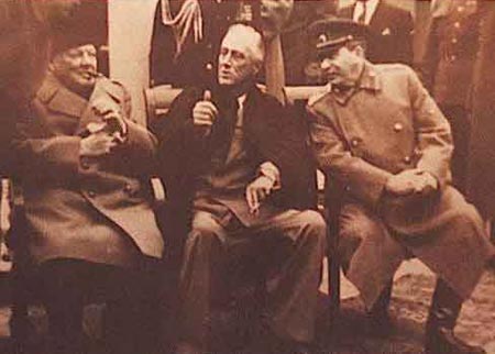 Вінстон Черчілль, Франклін Д. Рузвельт та Йосип Сталін у Лівадійському палаці, лютий 1945 р.
