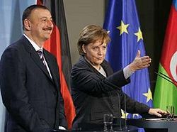 Меркель і Алієв протягнуть нові труби через Україну