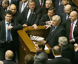 Регионалам понравилось блокировать парламентскую трибуну