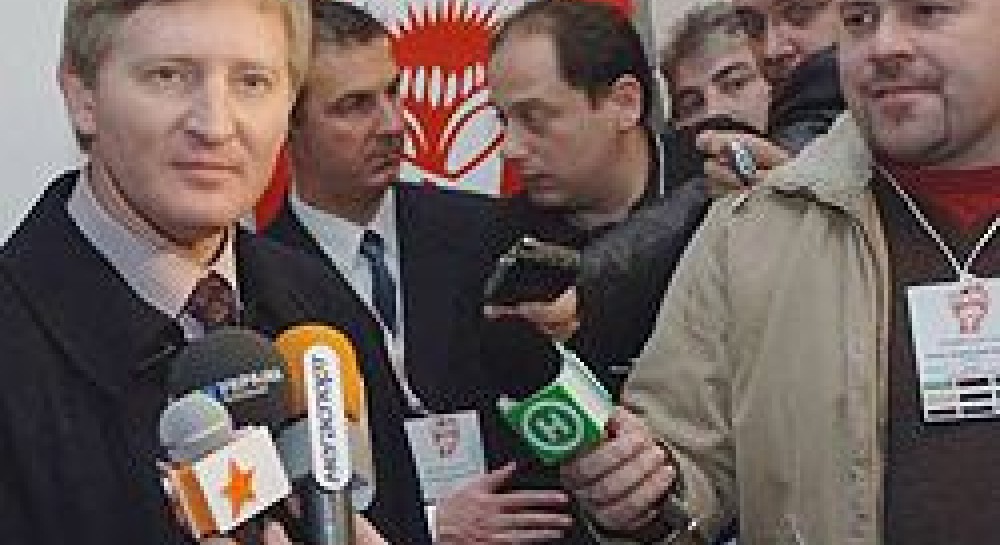 Oligarchs loom over Ukraine election