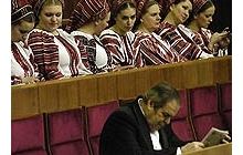 Почему депутаты не давали спеть гимн Украины (фоторепортаж)