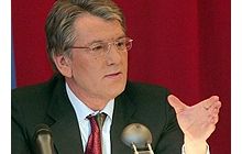 Yushchenko gives medal to disgraced prosecutor: Mrs. Tymoshenko goes to Washington