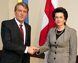 Виктор Ющенко, Нино Бурджанадзе