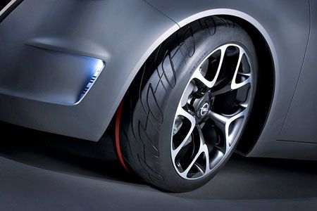 В Женеве Opel представит прототип большого купе (фоторепортаж)