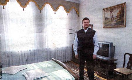 В этой комнате живет внук Виктор Федоровича. Правда, не постоянно. Редко когда приезжает. Не потому ли глава Кабмина сказал, что его заветная мечта - женить младшего сына