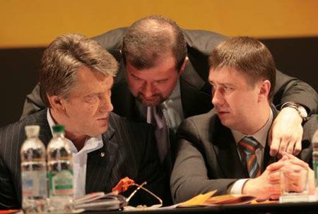Ющенко поставил требования Януковичу, расцеловал Кириленко и бабу Параску