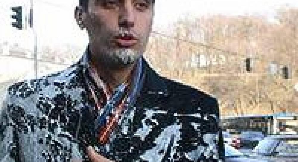 Секретаря Донецкого горсовета облили кефиром (фото)