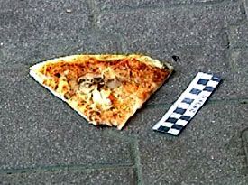 А це - той самий шматок піцци, яким ”замінували” банк