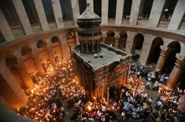 У Єрусалимі зійшов Благодатний вогонь (фото)