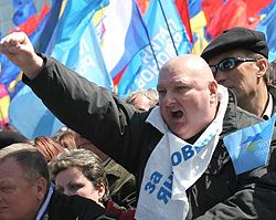 Прихильники Партії регіонів беруть участь у мітингу на Майдані Незалежності. Київ, 11 квітня 