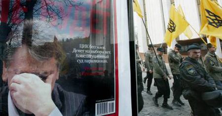 Активісти Громадської організації “Патріот України” проводять у центрі Києва Марш проти нелегальних мігрантів