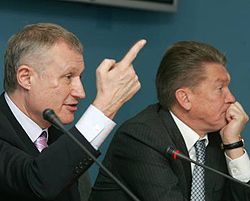 Григорий Суркис и Олег Блохин отвечают на вопросы журналистов во время пресс-конференции. Киев, 19 апреля