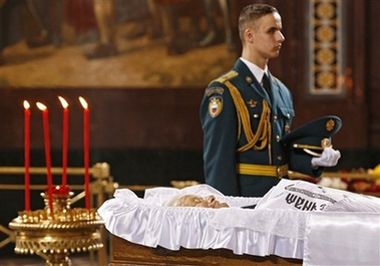 Ельцина хоронят как когда-то царя (фоторепортаж)