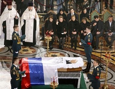 Ельцина хоронят как когда-то царя (фоторепортаж)