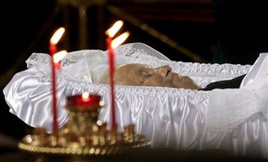 Ельцина хоронят как когда-то царя (фоторепортаж)