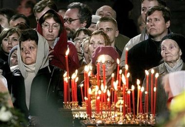 Ельцина хоронят как когда-то царя (фоторепортаж)