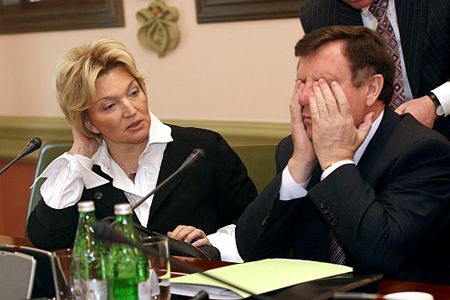 Уф! - Мартынюк наконец дочитал...