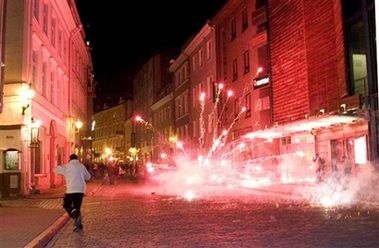 У Таллінні мародери грабують магазини (фоторепортаж)