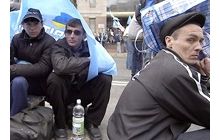 Червоні, білі та блакитні знову заблокували центр столиці (фоторепортаж)