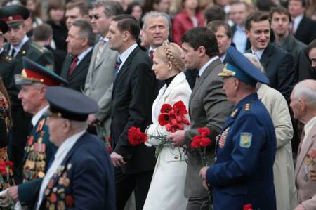 Ветераны выпили с Ющенко боевые сто грамм (фоторепортаж)