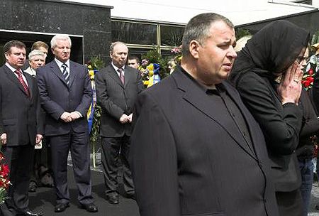 В Феофании простились с разбившимся в аварии депутатом-регионалом (добавлены фото)