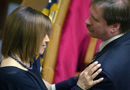 Чим займаються депутати розпущеної Верховної Ради (фоторепортаж)