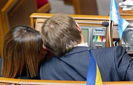 Чим займаються депутати розпущеної Верховної Ради (фоторепортаж)