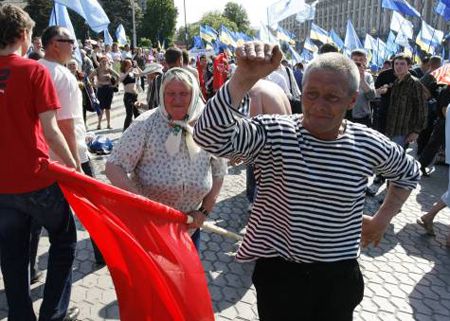 Сучасні танці також не залишили байдужими пенсіонерів. Деякі навіть намагалися урізноманітити їх «прийомами з палицею», явно авторства китайських кінематографістів