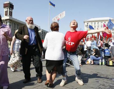 Старше покоління приєдналося до молоді: чудове па де труа – може не так витончено, але набагато щиріше, ніж у Большому театрі