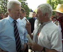 Олександр Мороз і голова Ради старійшин козацтв України та діаспори генерал-полковник Оксен Семидуб 