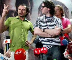 Святослав Вакарчук и члены группы ”Океан Эльзы” на пресс-конференции перед началом концерта. Киев, 22 мая