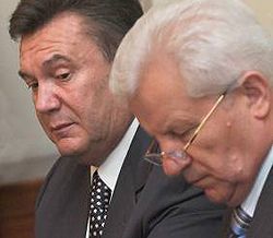 Александр Мороз и Виктор Янукович во время встречи с представителями дипломатических миссий. Киев, 25 мая