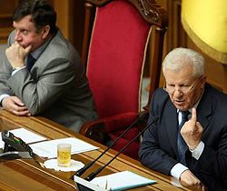 Александр Мороз и Адам Мартынюк во время заседания парламента. Киев, 30 мая