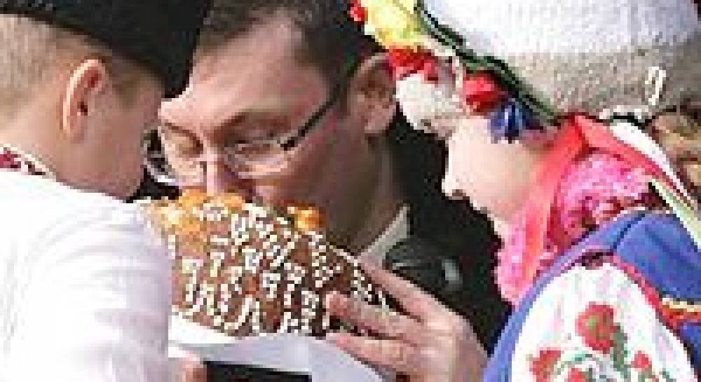 Луценко одел Европу в вышиванку