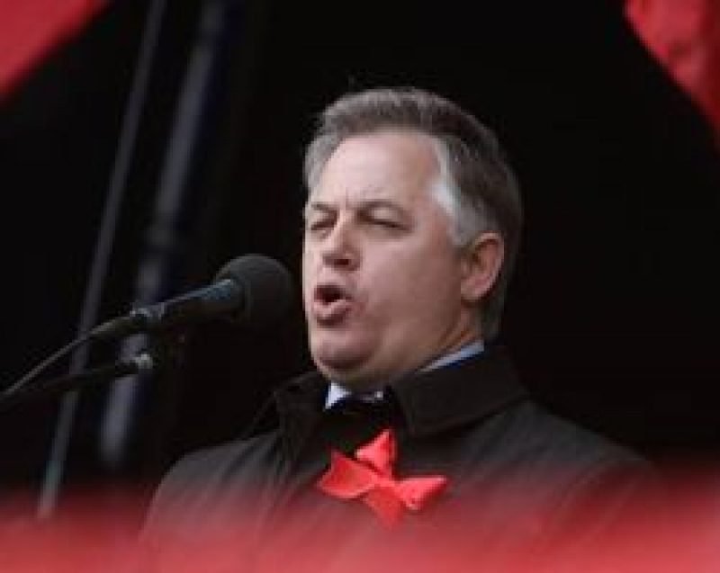 Петр Симоненко выступает на митинге по случаю Международного дня солидарности трудящихся на Майдане Независимости. Киев, 1 мая 