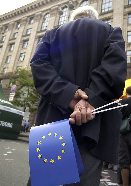 Вступление в ЕС для пожилых людей - наиболее противоречивый вопрос. Хотя у кого из них есть силы об этом спорить?