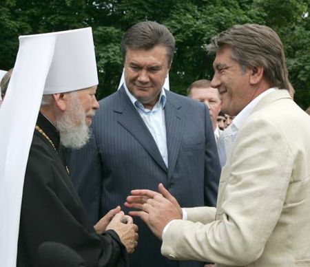 Ющенко і Янукович на освяченні місця Кафедрального собору (9 фото)