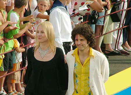 Луи Франк, солист группы Estetic Education приехал на фестиваль со своей женой актрисой Диной Корзун, чтобы наконец его кто-то заметил