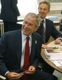 На саміті G8 Буш відібрав стілець у Блера