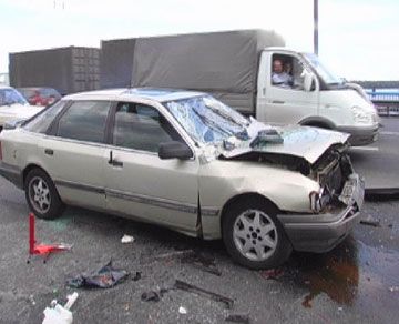 ДТП на Московському мосту: розбилися шість машин (фоторепортаж)