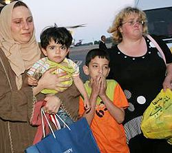 Эвакуированные из Сектора Газа украинцы в аэропорту ”Борисполь”. 21 июня