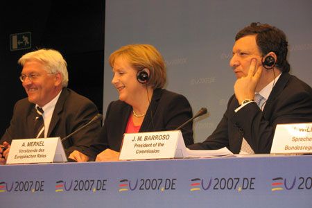 “Это не было легко. Мы очень довольны тем, чего мы смогли достичь сегодня утром”, - сказала канцлер Германии