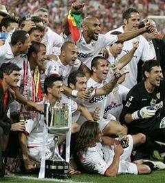 ”Севилья” выиграла золото Королевского Кубка