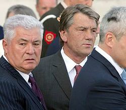 Михайло Воронін та Віктор Ющенко під час саміту ОЧЕС в Стамбулі. 25 червня 