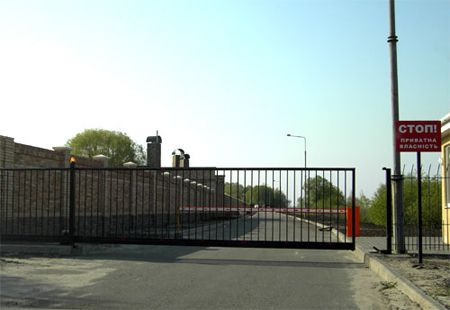 Як живеться віце-прем`єру Табачнику (фоторепортаж з Конча-Заспи)