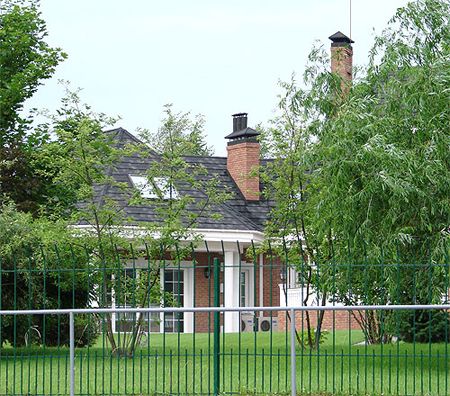 Як живеться віце-прем`єру Табачнику (фоторепортаж з Конча-Заспи)