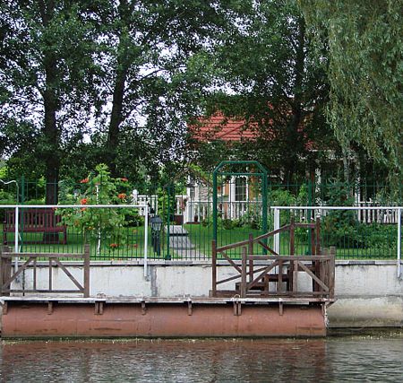 Як живеться віце-прем`єру Табачнику (фоторепортаж з Конча-Заспи)