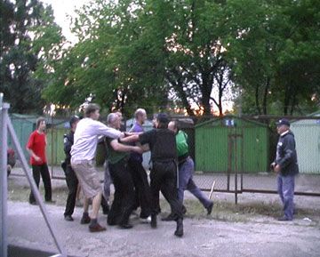 Киевляне опять устраивают побоища из-за застроек (фоторепортаж)